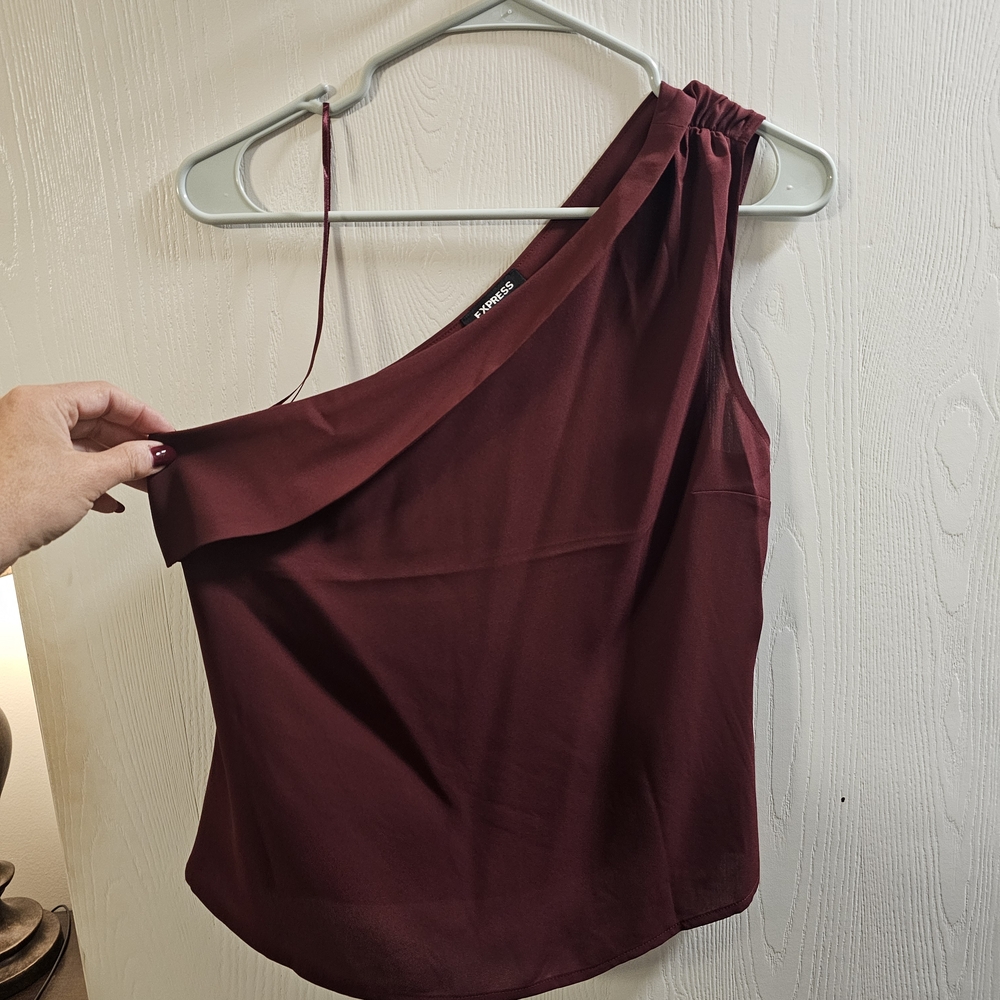 Express Deep Red One-Shoulder Top. NWT. Sz S